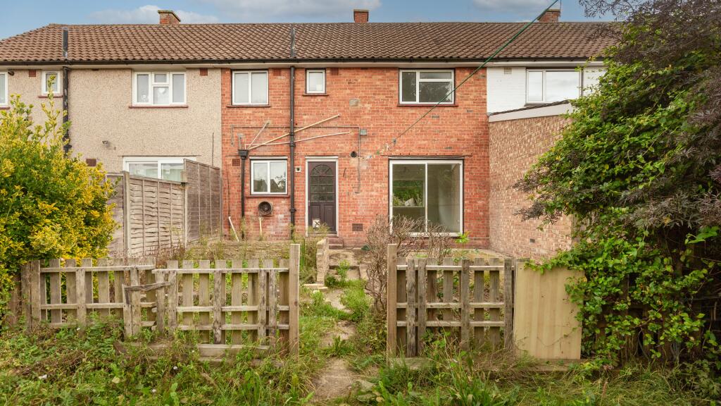 25 Pirbright Crescent, New Addington, Croydon, CR0 0RT