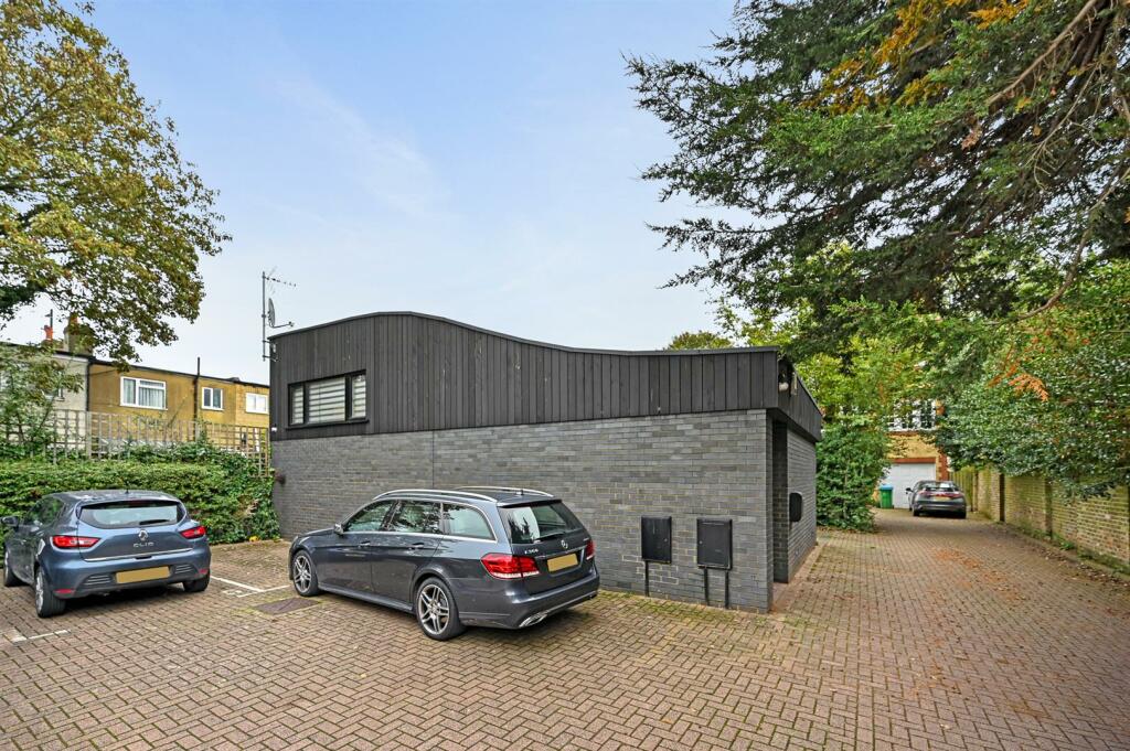 BCHJ - 4 Falstaff Mews - Exterior (4).jpg