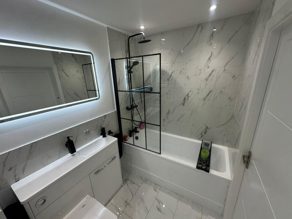 Bathroom (2) - Somerset