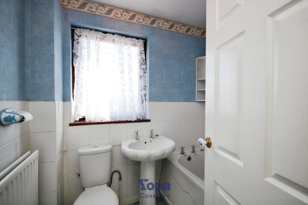 A0d63924-Family 20Bathroom.JPG