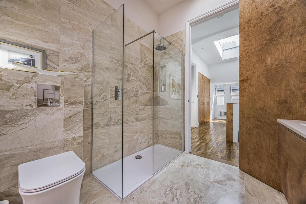 19_MSne11_Bathroom_out.JPG