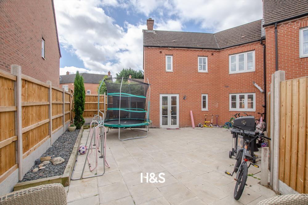 38 anchor lane - garden..jpg