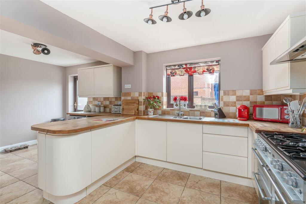 6 Woburn Close, Banbury-10.jpg