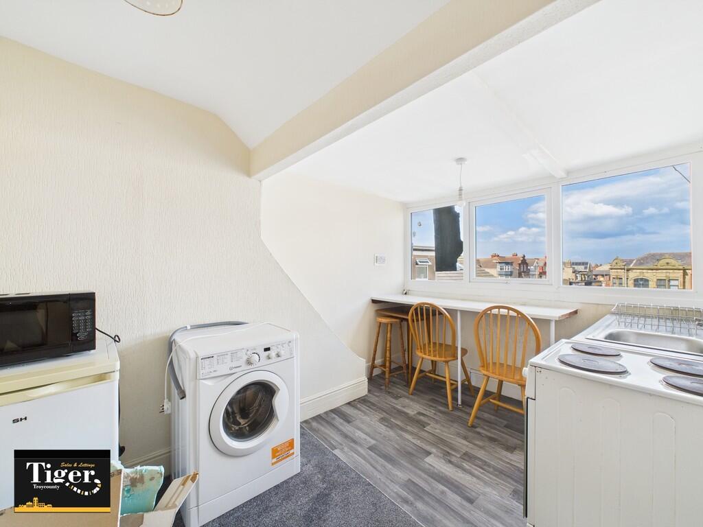 CAM02176G0-PR0560...