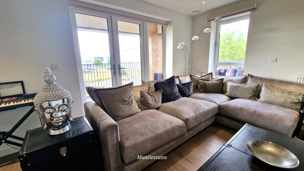 LOUNGE AREA