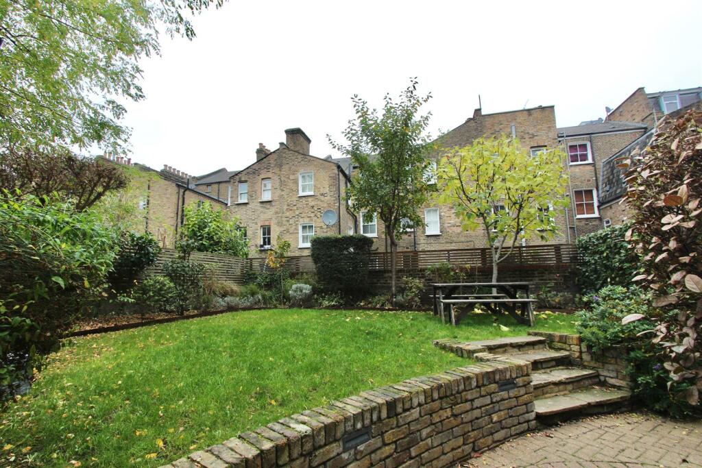 Stoke Newington Road, N16