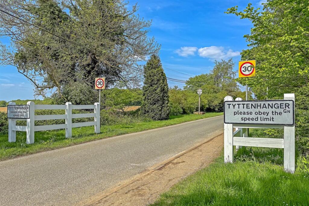 28TyttenhangerGreen-2.jpg