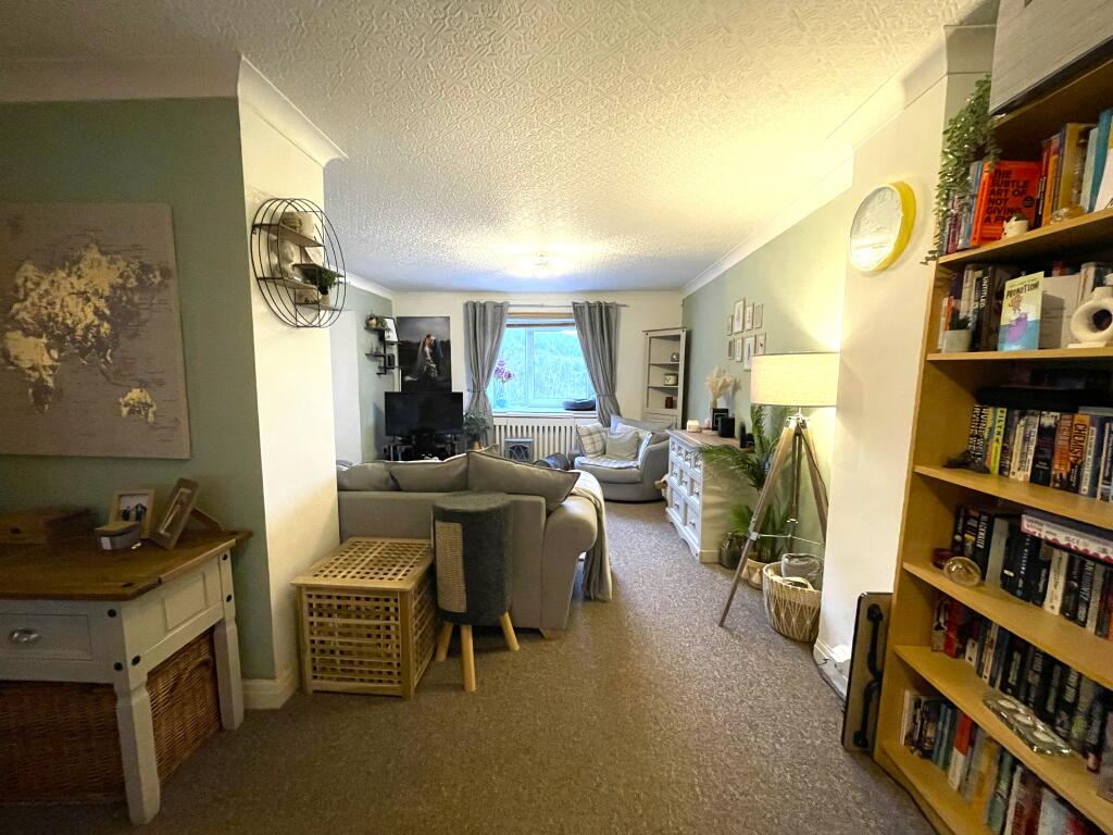 Living room 3.JPG