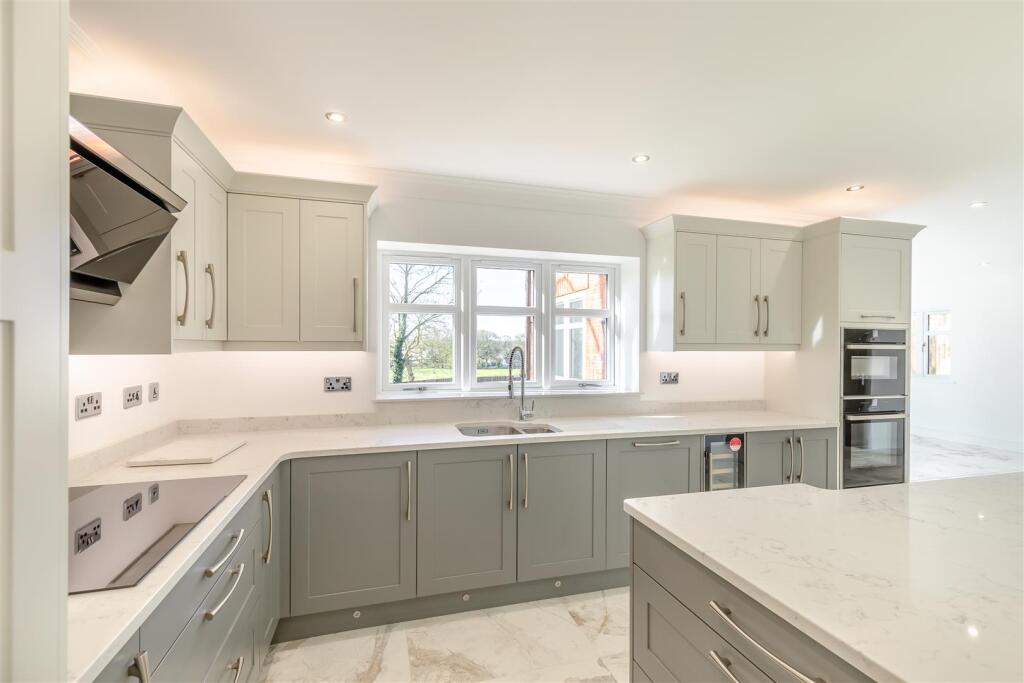 8590623-interior14.jpg