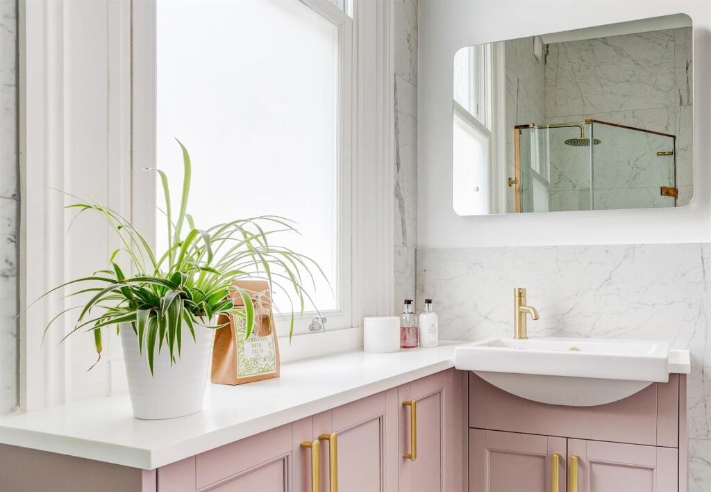 48 Balfour Bathroom_02.jpg