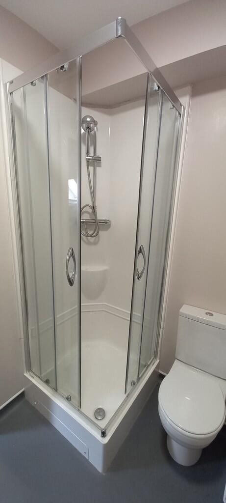 4 ensuite 1