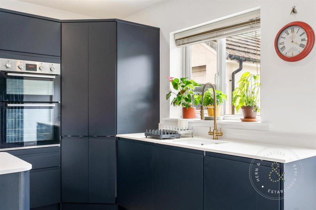 Long Heath Close, Hern Crabtree (29).jpg