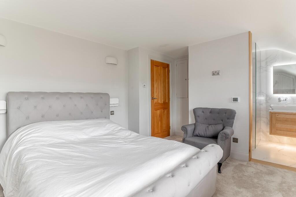 Master Bedroom - B.jpg