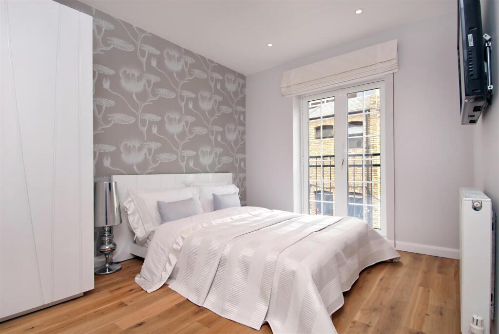 huntsworth 47 bedroom.JPG