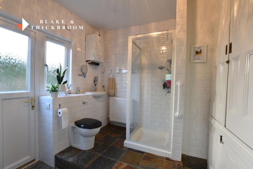 GROUND FLOOR SHOWER ROOM