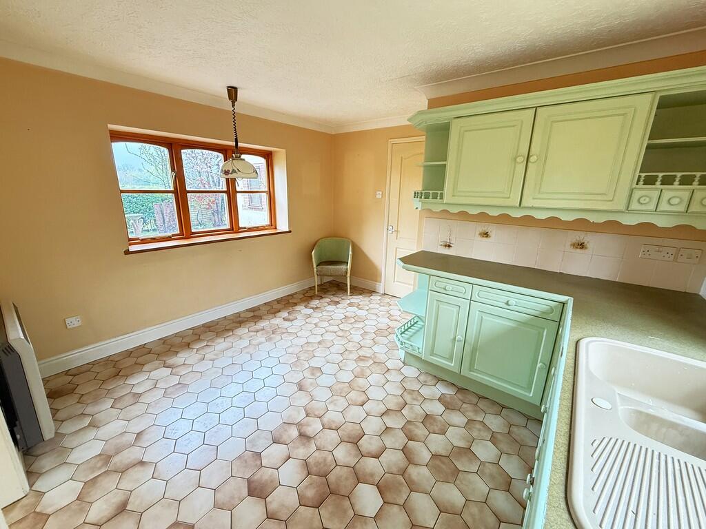 KITCHEN DINER 2