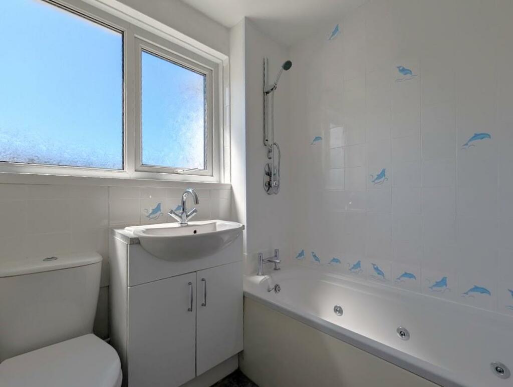 Bathroom 2.jpg