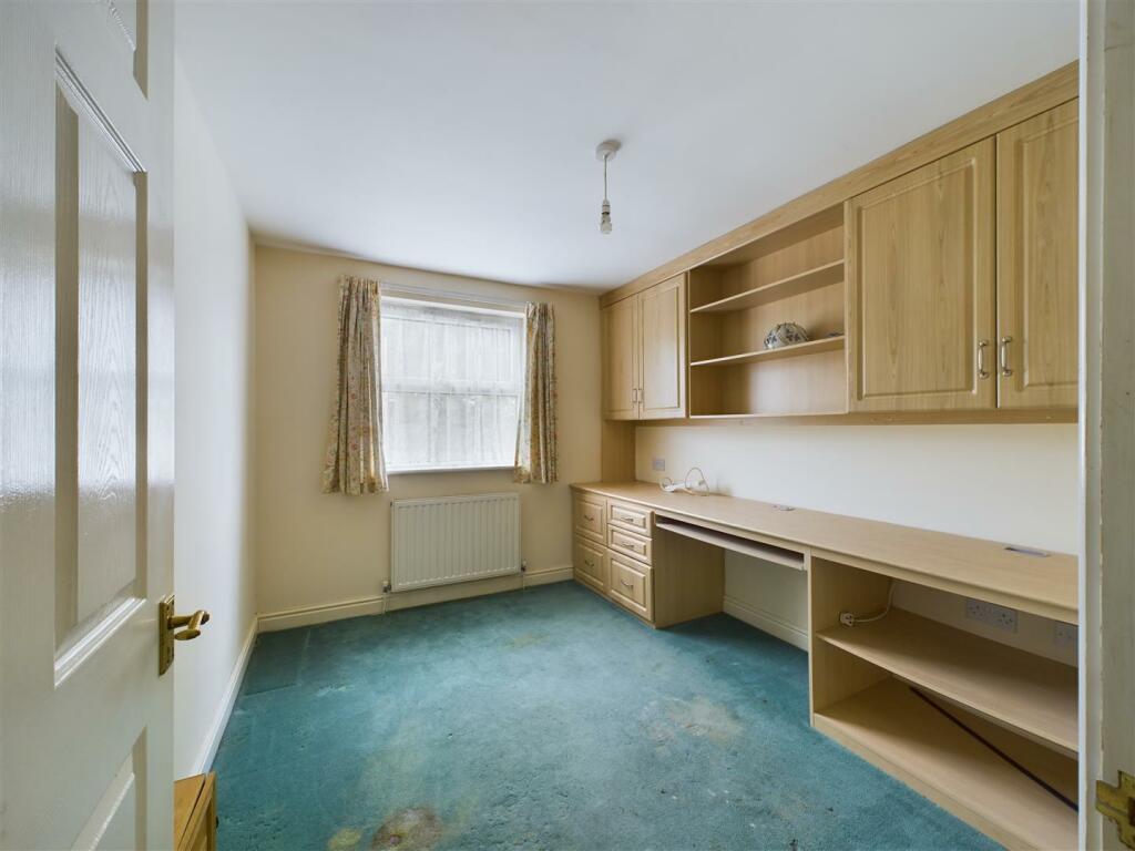 BEDROOM 2
