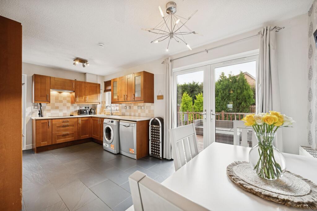 Kitchen/ Dining