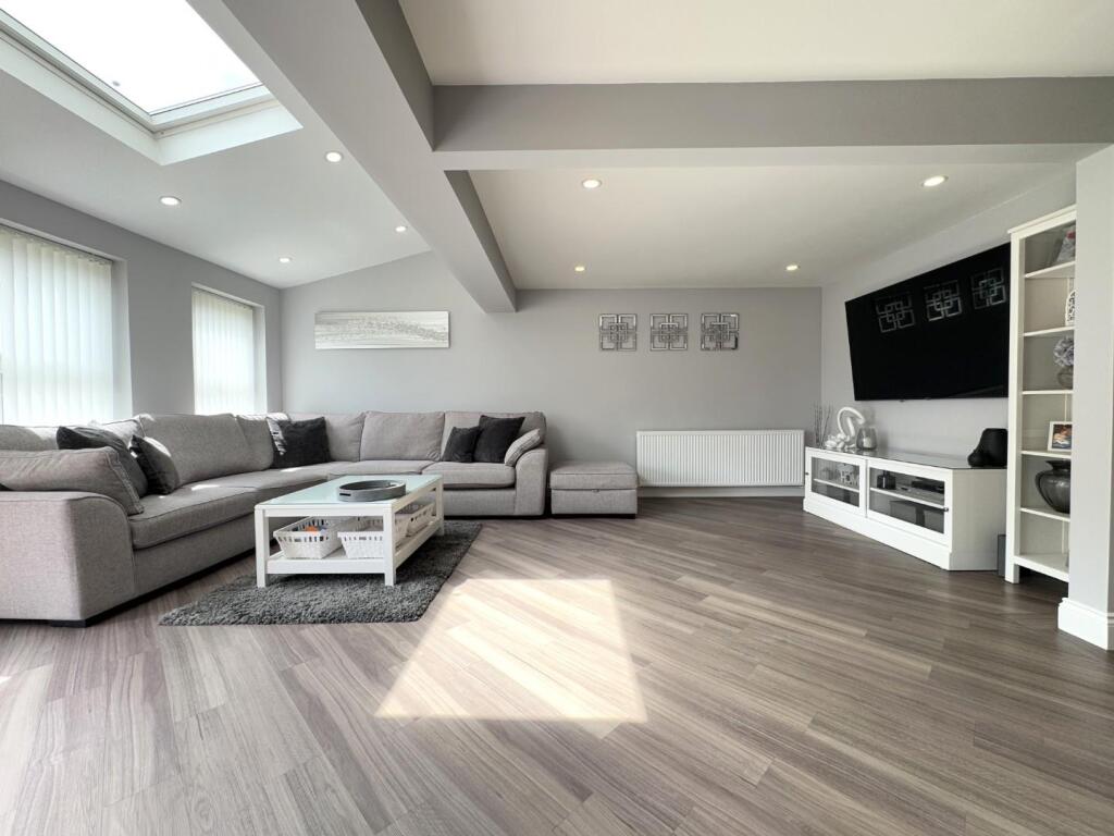 OPEN PLAN FAMILY/DINING ROOM