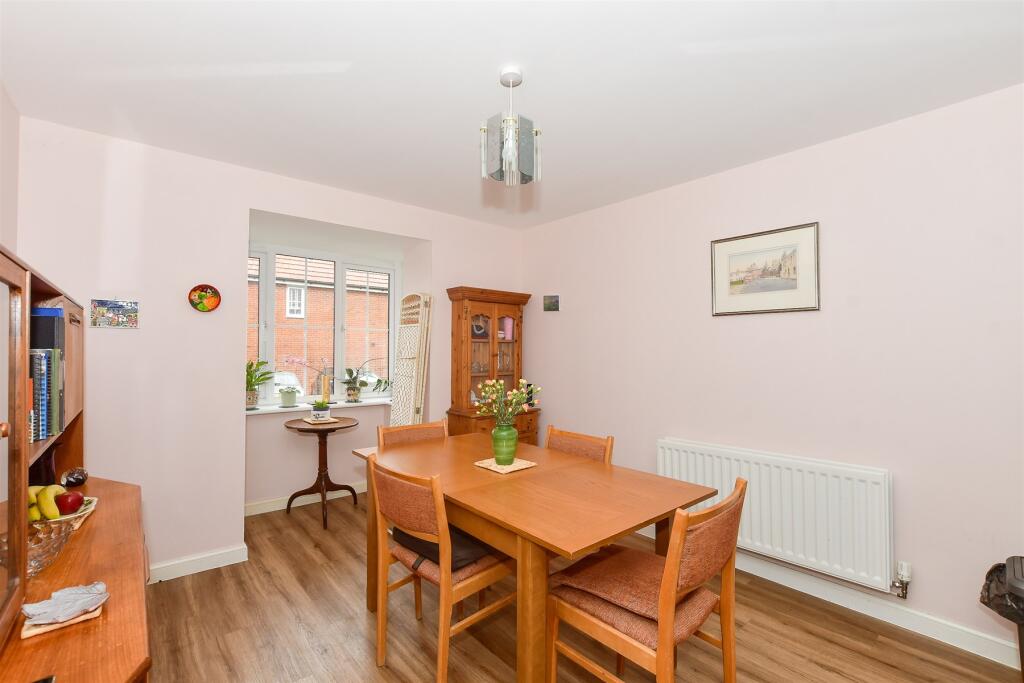 Kitchen/ Dining Room