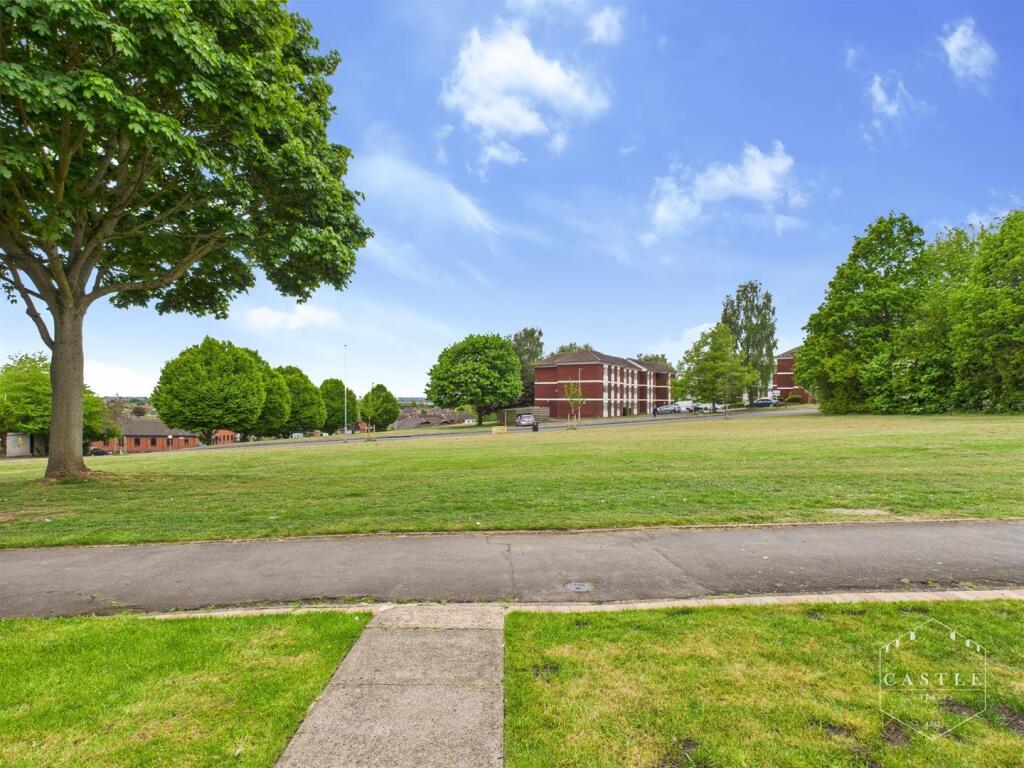 OUTSIDE - GREEN TO FRONT