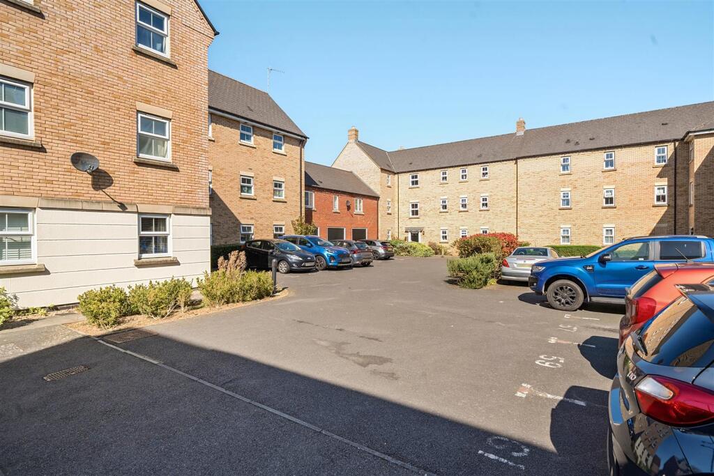 25 Alchester Court, Towcester (1).jpg
