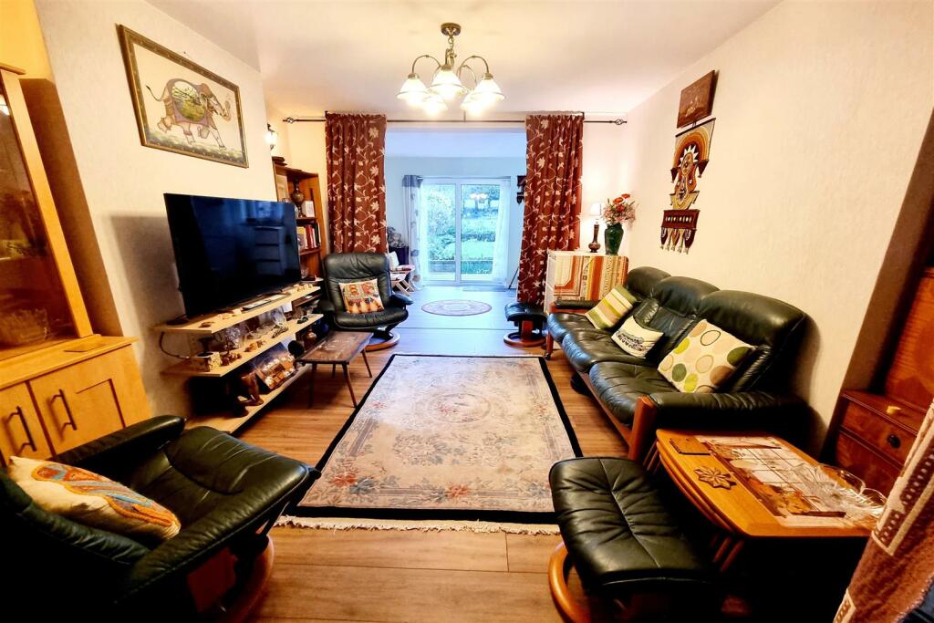 MIDDLE RECEPTION ROOM: PIC. 1