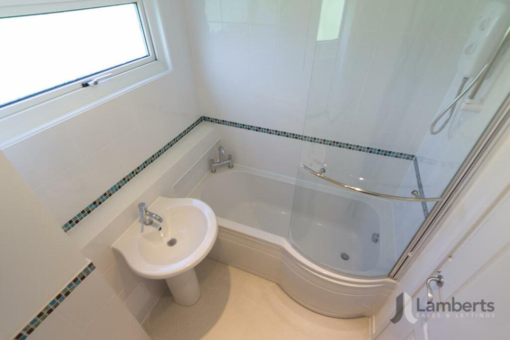 01330 - 148 Astley Close - Bathroom.jpg