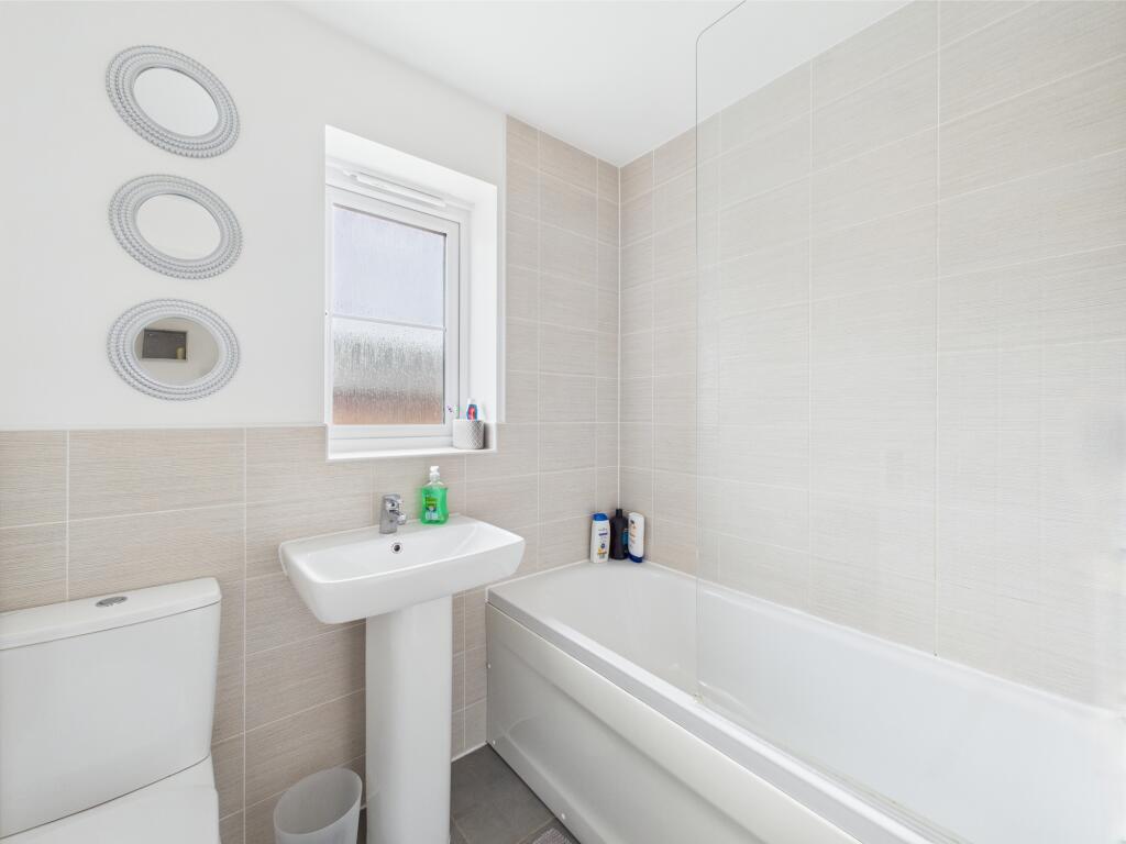 CAM04825G0-PR0042-STILL003