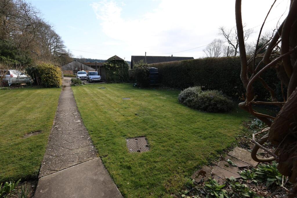 FRONT GARDEN