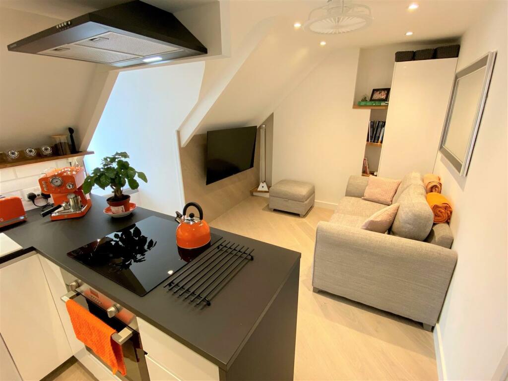 8 Oceanis Lounge and Kitchen