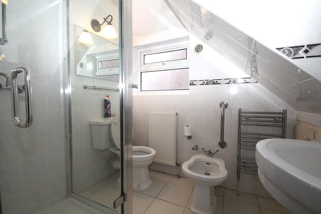 1st floor shower/...