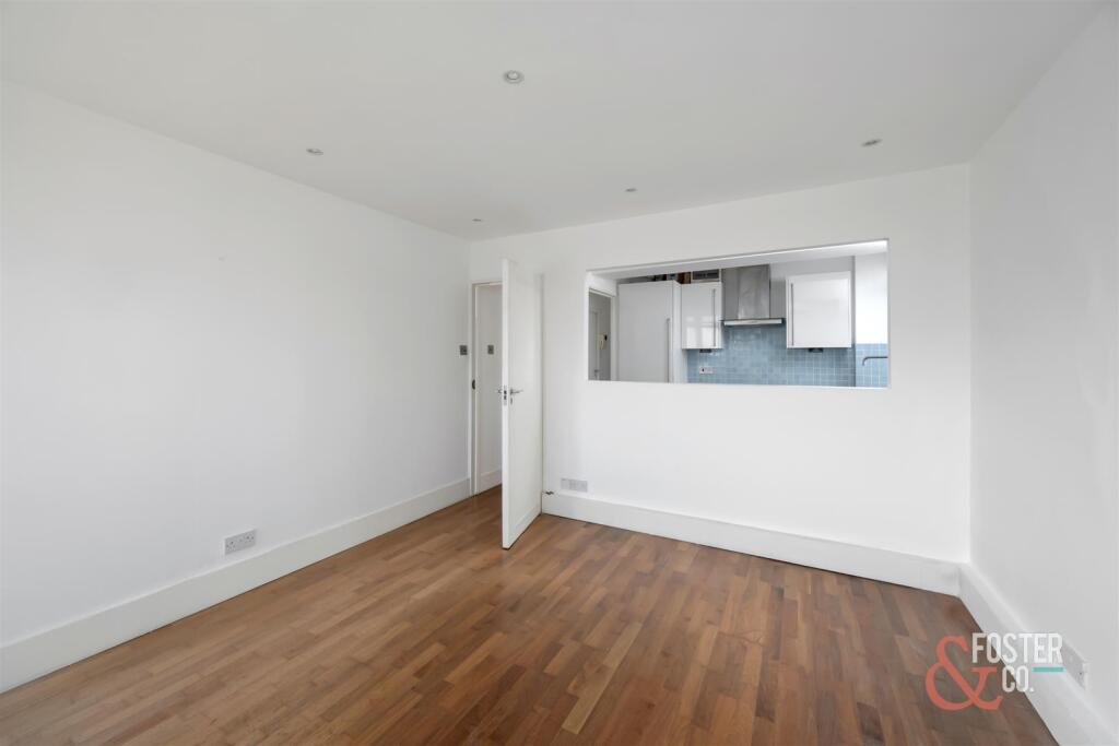 Embassy Court, Flat 77-019.jpg