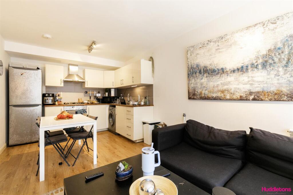 F1, 3 Torriano Mews -8.jpg