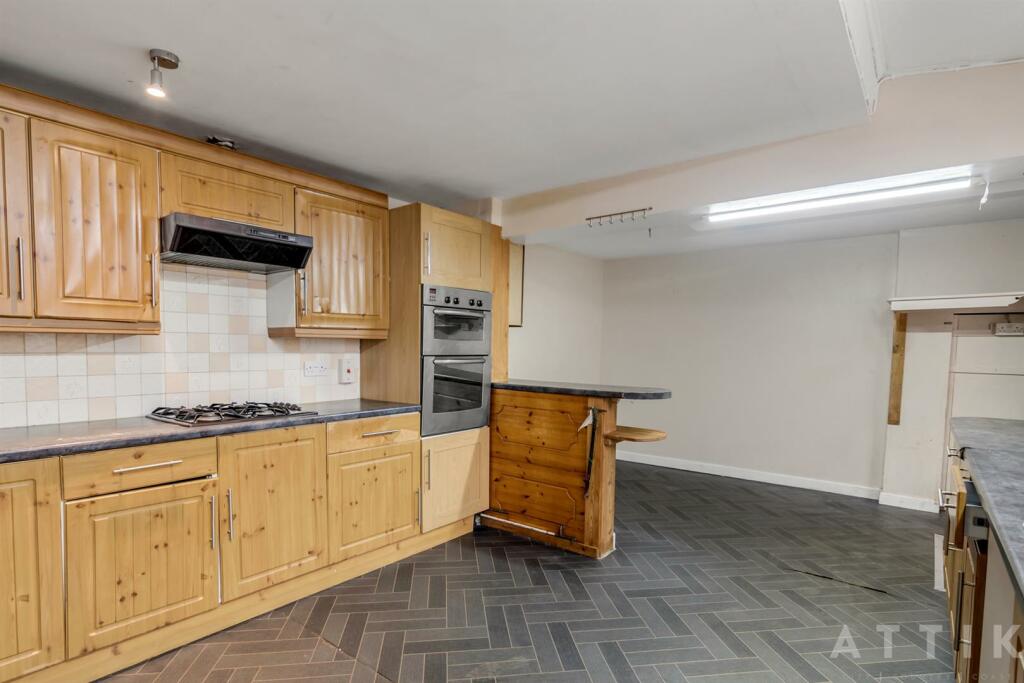 4 Gables, Bridge Street, Halesworth, IP19 8AQ (33)