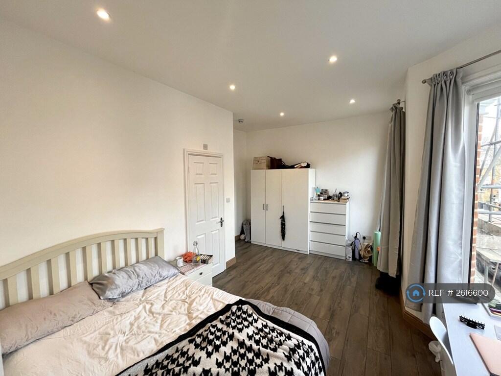 Front Facing Ensuite Bedroom