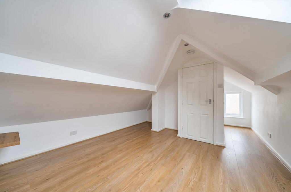 1371783-4-69134b2...