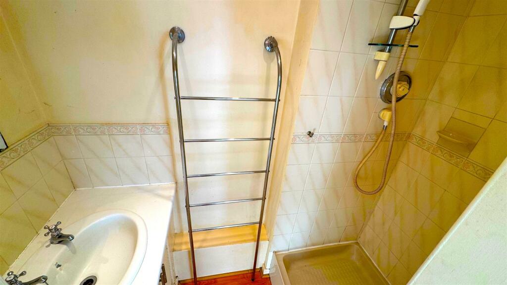 Shower Room.jpg
