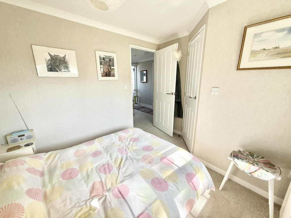 Bedroom 2 (2).jpeg