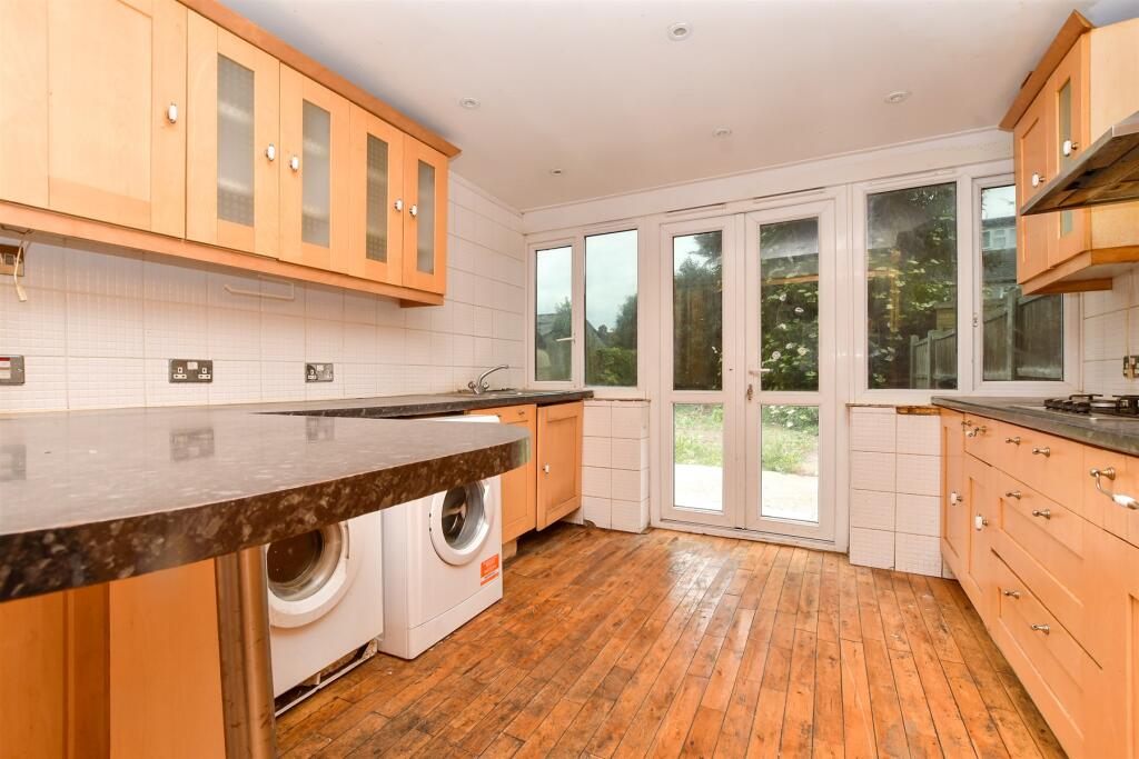 Kitchen/Breakfast Area