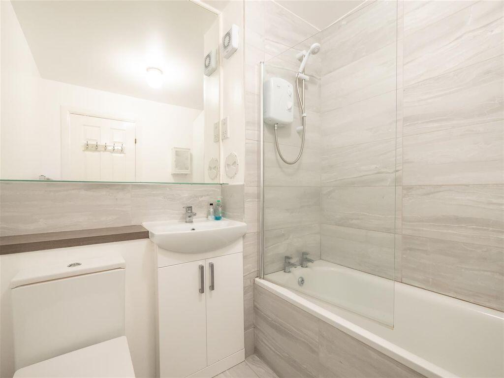 5642-20220905093737-5047-20210119135805-duff-street-edinburgh-EH11-bath-www.zoneletting.com-letting-agent