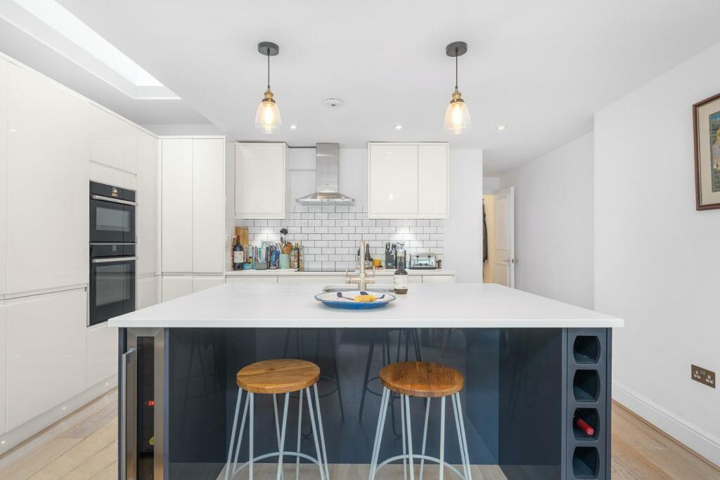 Kitchen (2).jpg