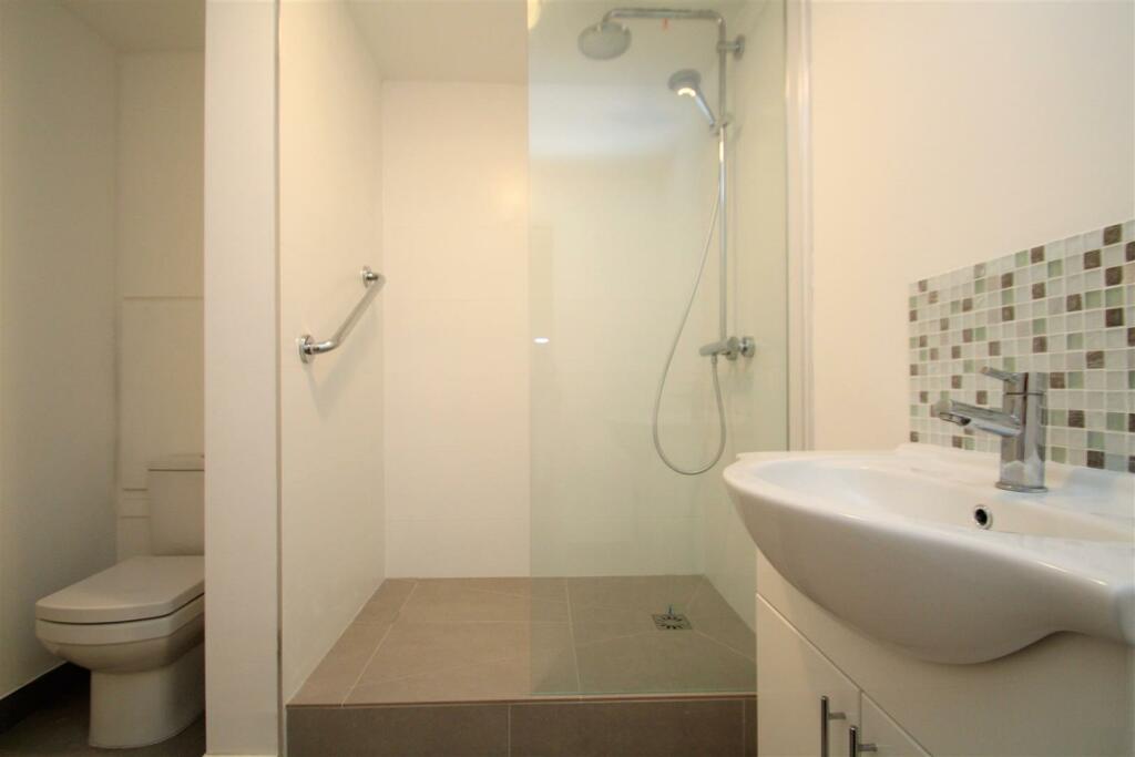 Shower Room.JPG