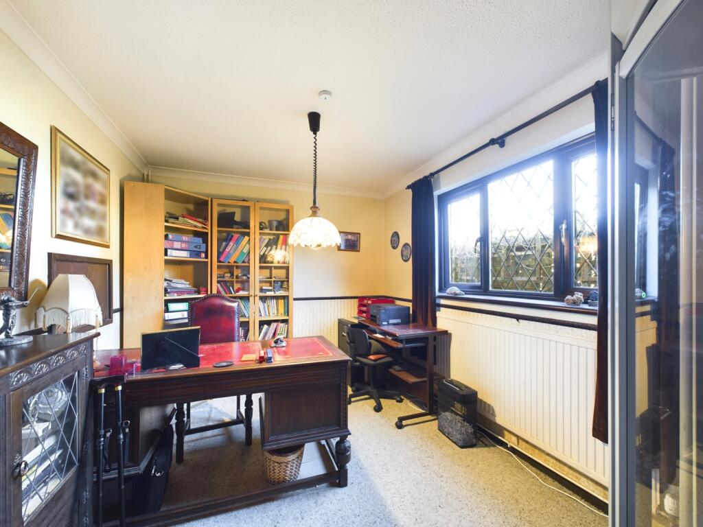 CAM02023G0-PR0111-STILL018