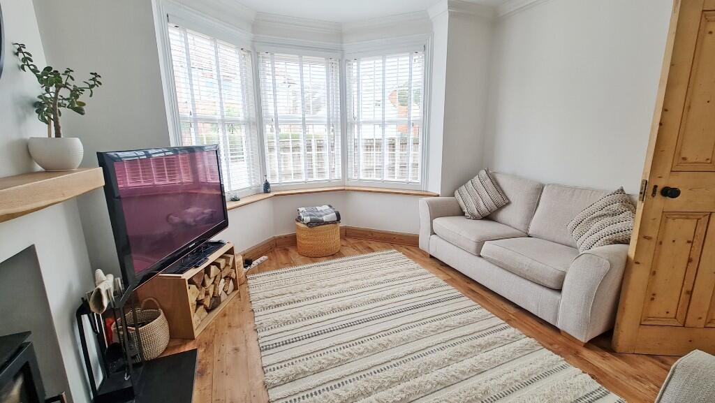 Feature Bay Window