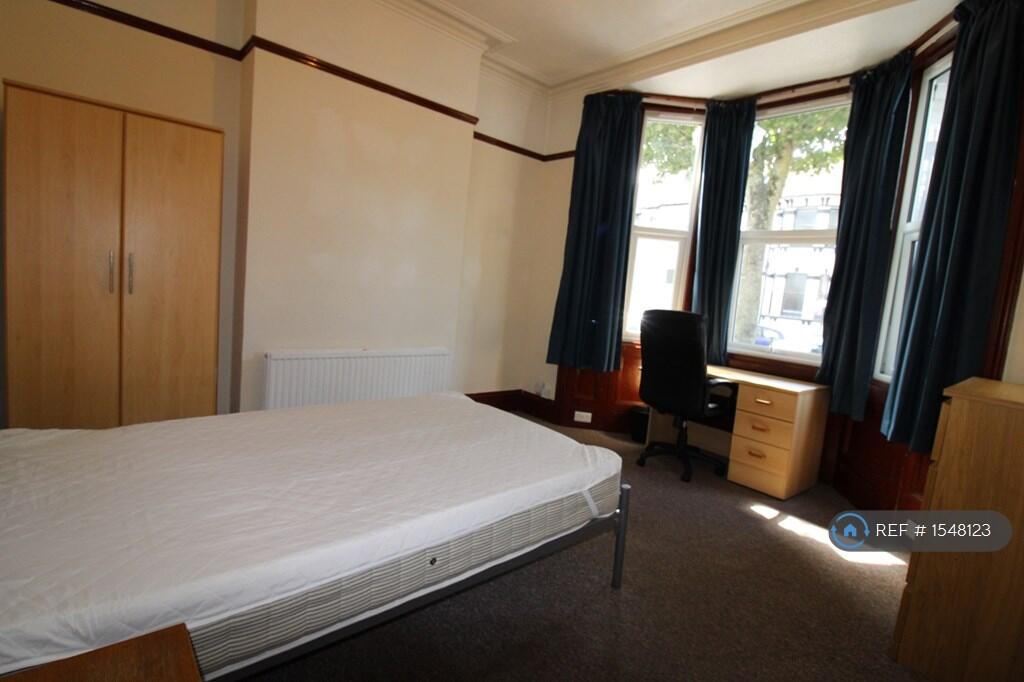 Bedroom 1 (£788/Month)