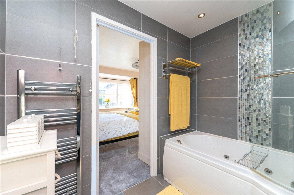 Master En-Suite