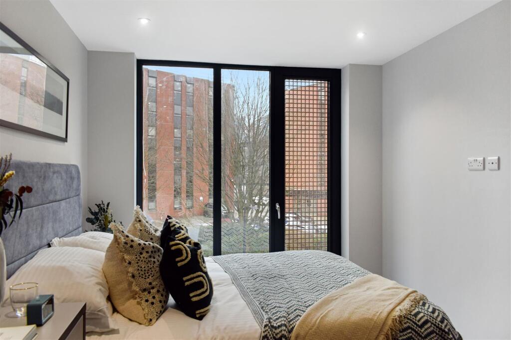 Exec bedroom 1.jpg