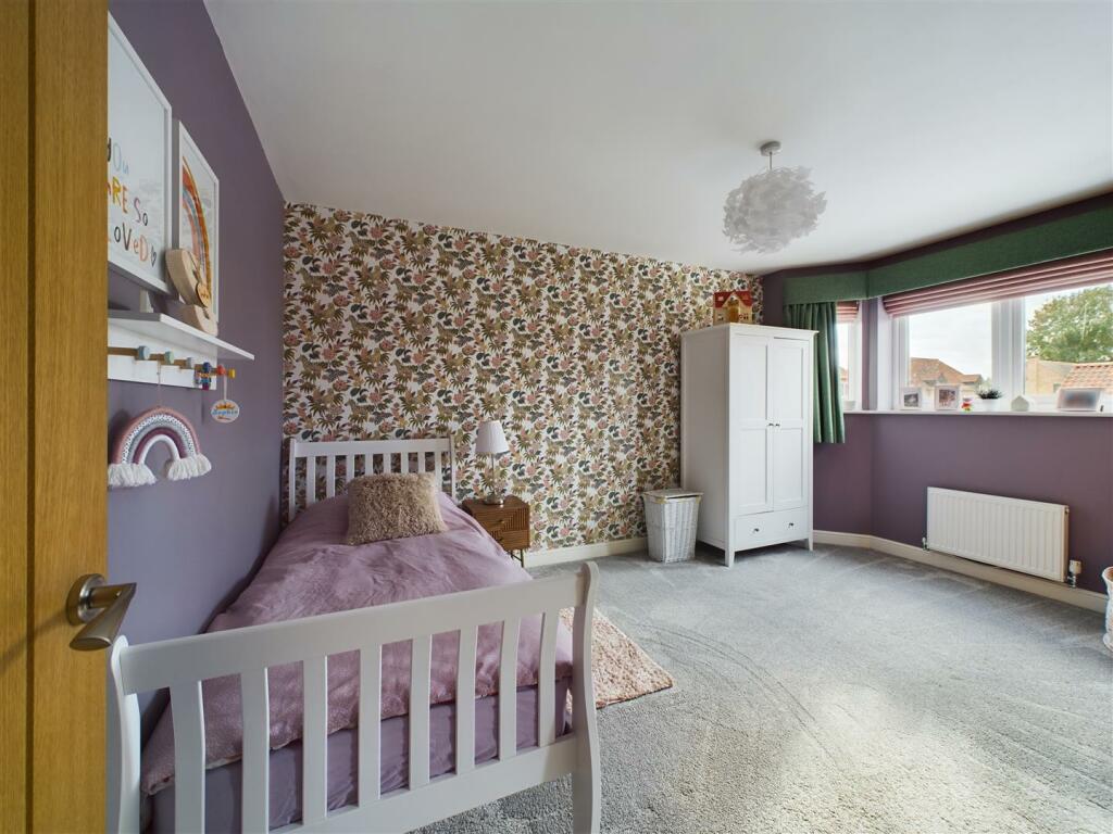 BEDROOM 2
